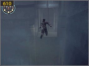 Przechodzimy pod drewniana belką wisząc na skale [609], a następnie skaczemy w kierunku drzwi [610] - Święte jaskinie - przeszłość (1) | Drugie podejście | PoP Dusza Wojownika - Prince of Persia: Dusza Wojownika - poradnik do gry