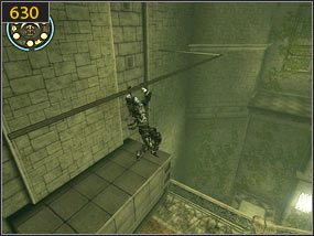 Naciskamy zapadnię na przeciwległym krańcu holu [629], dzięki czemu możemy sięgnąć drążka odbijając się z bloku skalnego, który przed chwilą się wysunął [630] - Święte jaskinie - przeszłość (2) | Drugie podejście | PoP Dusza Wojownika - Prince of Persia: Dusza Wojownika - poradnik do gry