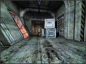 Przejdź przez kolejne drzwi, a następnie skorzystaj z niewielkiego przejścia po prawej - 05 - Infirmary | Solucja | Kroniki Riddicka Ucieczka z Butcher Bay - Kroniki Riddicka: Ucieczka z Butcher Bay - poradnik do gry