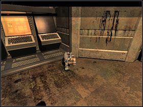 Po chwili znajdziesz się nad głową pracownika majstrującego przy urządzeniu DNA - 06 - Mainframe (1) | Solucja | Kroniki Riddicka Ucieczka z Butcher Bay - Kroniki Riddicka: Ucieczka z Butcher Bay - poradnik do gry