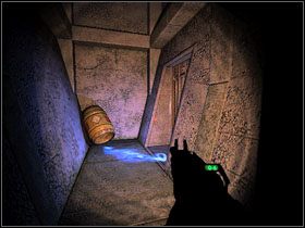 Następnie pójdź dalej, aby znaleźć się w kolejnej lokacji - 08 - The Pit | Solucja | Kroniki Riddicka Ucieczka z Butcher Bay - Kroniki Riddicka: Ucieczka z Butcher Bay - poradnik do gry