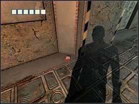 Znajdziesz się w pomieszczeniu z NanoMEDem - 22 - Cargo Transport | Solucja | Kroniki Riddicka Ucieczka z Butcher Bay - Kroniki Riddicka: Ucieczka z Butcher Bay - poradnik do gry