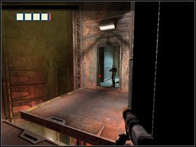 Po krótkiej pogawędce z dwóch przeciwległych drzwi wyjdzie dwóch strażników - 26 - Tower 19 | Solucja | Kroniki Riddicka Ucieczka z Butcher Bay - Kroniki Riddicka: Ucieczka z Butcher Bay - poradnik do gry