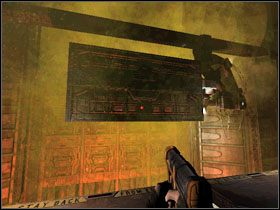 Teraz ustaw się przy brzegu klap od cel i poczekaj na zjeżdżający w dół wielki kontener - 26 - Tower 19 | Solucja | Kroniki Riddicka Ucieczka z Butcher Bay - Kroniki Riddicka: Ucieczka z Butcher Bay - poradnik do gry