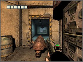 Trochę dalej znajduje się pomieszczenie z maszyną i panelem - 29 - Abandoned Equipment Center (2) | Solucja - Kroniki Riddicka: Ucieczka z Butcher Bay - poradnik do gry