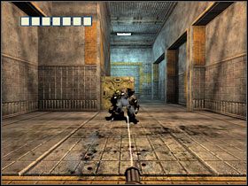 Następnie zeskocz na dół i weź z powrotem Minigun, po czym skorzystaj z pobliskiej windy - 31 - Loading Docks (2) | Solucja | Kroniki Riddicka Ucieczka z Butcher Bay - Kroniki Riddicka: Ucieczka z Butcher Bay - poradnik do gry