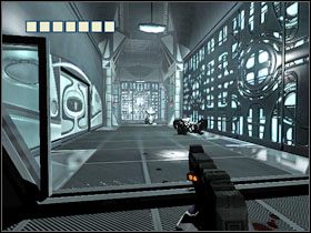 Wcześniej zawitaj w pomieszczeniu obok i weź stamtąd paczkę papierosów (#54, Movie Concept Art 01, Game Concept Art 40 ) - 36 - Facility Control (2) | Solucja | Kroniki Riddicka Ucieczka z Butcher Bay - Kroniki Riddicka: Ucieczka z Butcher Bay - poradnik do gry