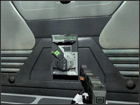 Następnie przejdź przez bramę i udaj się przed siebie - 36 - Facility Control (2) | Solucja | Kroniki Riddicka Ucieczka z Butcher Bay - Kroniki Riddicka: Ucieczka z Butcher Bay - poradnik do gry