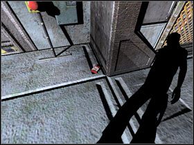 Rychło dojdziesz do sporego pomieszczenia, w którym natrafisz na innego dużego robota - 38 - Take Off Platform | Solucja | Kroniki Riddicka Ucieczka z Butcher Bay - Kroniki Riddicka: Ucieczka z Butcher Bay - poradnik do gry