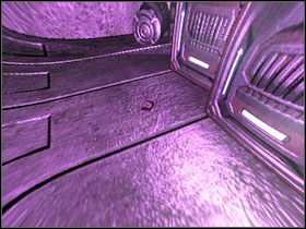 Następnie wespnij się na widoczną na rysunku skrzynię i wejdź na górę - 38 - Take Off Platform | Solucja | Kroniki Riddicka Ucieczka z Butcher Bay - Kroniki Riddicka: Ucieczka z Butcher Bay - poradnik do gry