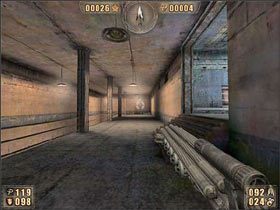 Znajdujemy się w długim korytarzu ze stojącymi przy ścianach beczkami - 6.3 Laboratorium cz.1 | Painkiller Battle Out of Hell - Painkiller: Battle Out of Hell - poradnik do gry