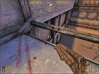 Zeskakujemy z galerii w ten sposób, by wylądować na niewielkim gzymsie na ścianie budynku (celuję w niego bronią) - 6.3 Laboratorium cz.2 | Painkiller Battle Out of Hell - Painkiller: Battle Out of Hell - poradnik do gry