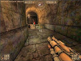 Po jego uruchomieniu - patrzymy na prawo, za kratą po prawej widać otwarte drzwi - 6.7 Koloseum cz.6 | Painkiller Battle Out of Hell - Painkiller: Battle Out of Hell - poradnik do gry