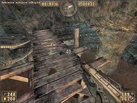 Wskakujemy na nią (precyzyjnie na sam jej środek) i skokami docieramy na sam szczyt - 6.8 Podziemia cz.8 | Painkiller Battle Out of Hell - Painkiller: Battle Out of Hell - poradnik do gry