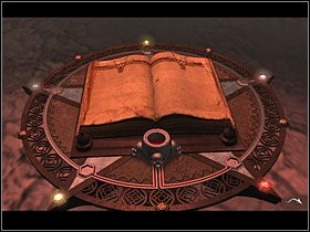 Kiedy był już jej syty, wyjąłem jeden po drugim klucze i umieściłem je w miejscach oznaczonych odpowiednimi kolorami - 88 [Rozdział 6] Zamek Black Mirror - The Black Mirror - poradnik do gry