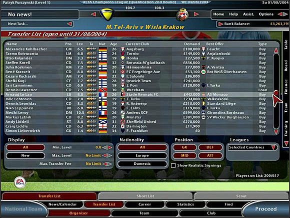 Zanim zdecydujemy się na jakikolwiek ruch transferowy, przyglądamy się informacji, na ile czasu zawodnik, którym jesteśmy zainteresowani, związał się ze swoim aktualnym klubem - Przegląd kadry | Podstawy rozgrywki | Total Club Manager 2005 - Total Club Manager 2005 - poradnik do gry