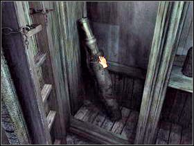 Po prawej stronie jest szafka. Otwórz ją i zabierz lunetę. Wyjdź z piwnicy. - Karczma i jej okolice cz.3 | Dracula Zmartwychwstanie - Dracula: Zmartwychwstanie - poradnik do gry