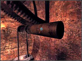 Otwórz mechanizm i użyj swojego pierścienia. Po użyciu zabierz go ze sobą. Teraz spróbuj przejść przez most. Niestety powstrzymają Cię nietoperze! - Kopalnia cz.3 | Dracula Zmartwychwstanie - Dracula: Zmartwychwstanie - poradnik do gry