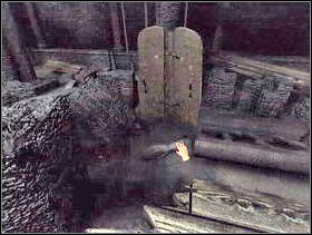 Po rozmowie z Dorko wróć do zamku - schodami z kamiennymi wilkami do góry. Na podłodze w głównym holu, w stercie gruzów znajdziesz tarczę. Odsuń ją i zabierz rękawicę. Idź do sypialni Draculi. - Zamek cz.4 | Dracula Zmartwychwstanie - Dracula: Zmartwychwstanie - poradnik do gry