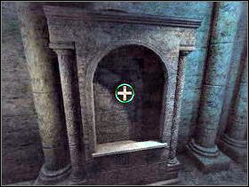 Wyjdź z tego pomieszczenia, zejdź ze schodów i włóż krzyż w widoczną wnękę. - Zamek cz.7 | Dracula Zmartwychwstanie - Dracula: Zmartwychwstanie - poradnik do gry