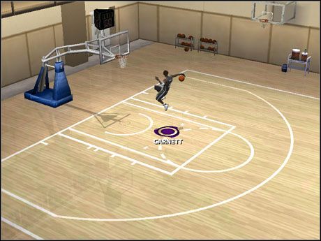 To dopiero trzeba umieć skakać, by z takiej pozycji, nie dość, że dolecieć do tablicy, to jeszcze wsadzić piłkę do kosza - [Konkurs Wsadów] Wsady z modyfikatorami | NBA Live 2005 - NBA Live 2005 - poradnik do gry
