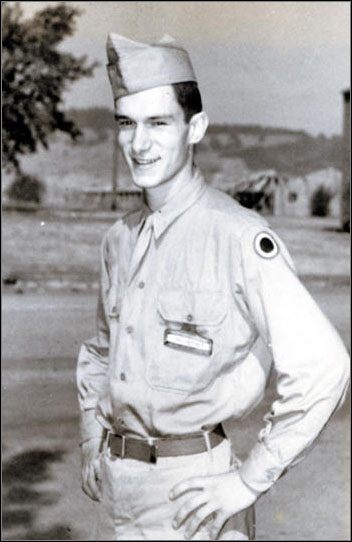 Hef w wojsku. Niech nieprzyjaciel drży o swoje kobiety. - Przyjęcia | Życie Playboya | Playboy The Mansion - Playboy: The Mansion - poradnik do gry