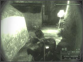 Jest tu jeszcze jeden strażnik, warto byłoby więc zapisać stan gry - Punta Blanco Lighthouse (4) | Peru | Tom Clancys Splinter Cell Chaos Theory - Tom Clancys Splinter Cell: Chaos Theory - poradnik do gry