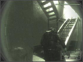 Przed Tobą kilka oświetlonych pomieszczeń wypełnionych komputerami - Maria Narcissa (4) | Panama Canal | Tom Clancys Splinter Cell Chaos Theory - Tom Clancys Splinter Cell: Chaos Theory - poradnik do gry