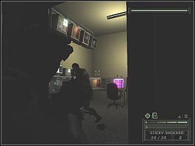 Podejdź do ukazanego na pierwszym screenie komputera - MCAS Banco de Panama (4) | Panama | Tom Clancys Splinter Cell Chaos Theory - Tom Clancys Splinter Cell: Chaos Theory - poradnik do gry