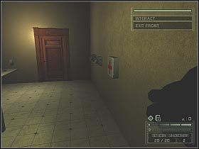 Skieruj się w stronę drzwi ukazanych na pierwszym screenie - MCAS Banco de Panama (5) | Panama | Tom Clancys Splinter Cell Chaos Theory - Tom Clancys Splinter Cell: Chaos Theory - poradnik do gry