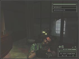 Nie idź jeszcze do sąsiedniego pomieszczenia, zamiast tego skieruj się do usytuowanego w tym miejscu biurka (zabierz ze sobą ciało strażnika) - MCAS Banco de Panama (6) | Panama | Tom Clancys Splinter Cell Chaos Theory - Tom Clancys Splinter Cell: Chaos Theory - poradnik do gry