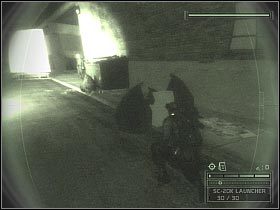 Uważaj ponieważ okolicę patroluje jeszcze dwóch innych żołnierzy - Manhattan Garment District (1) | USA | Tom Clancys Splinter Cell Chaos Theory - Tom Clancys Splinter Cell: Chaos Theory - poradnik do gry