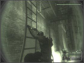 Po wyeliminowaniu wszystkich żołnierzy patrolujących ulicę (pamiętaj, że nie jest to wymagane do końcowego sukcesu) skieruj się do ukazanego na pierwszym screenie wejścia do budynku - Manhattan Garment District (1) | USA | Tom Clancys Splinter Cell Chaos Theory - Tom Clancys Splinter Cell: Chaos Theory - poradnik do gry