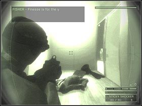 Podejdź do laptopa upuszczonego przez jednego z mężczyzn - Offices of Displace International (3) | USA | Splinter Cell Chaos Theory - Tom Clancys Splinter Cell: Chaos Theory - poradnik do gry