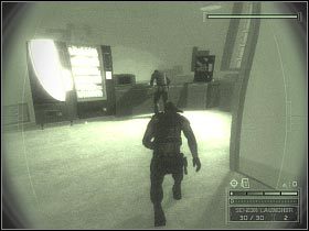 W jednym z pomieszczeń odnajdziesz apteczkę - Offices of Displace International (4) | USA | Splinter Cell Chaos Theory - Tom Clancys Splinter Cell: Chaos Theory - poradnik do gry