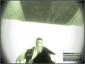 Druga droga zakłada przejście na wyższe piętro korzystając z wielokrotnie mijanych już schodów - Offices of Displace International (5) | USA | Splinter Cell Chaos Theory - Tom Clancys Splinter Cell: Chaos Theory - poradnik do gry