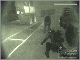 Drugi ze strażników kręci się przy skrzyniach - NKA Coastal Battery (1) | North Korea | Tom Clancys Splinter Cell Chaos Theory - Tom Clancys Splinter Cell: Chaos Theory - poradnik do gry