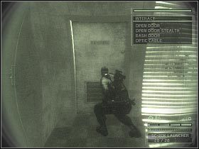 Zanim cokolwiek więcej zrobisz, warto byłoby zająć się dwoma przeciwnikami ukazanymi na poniższych screenach - NKA Coastal Battery (2) | North Korea | Tom Clancys Splinter Cell Chaos Theory - Tom Clancys Splinter Cell: Chaos Theory - poradnik do gry