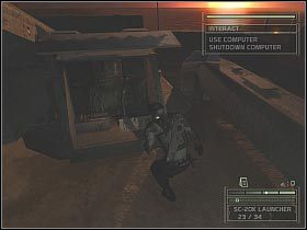 W oddali powinieneś zauważyć żołnierza - NKA Coastal Battery (7) | North Korea | Tom Clancys Splinter Cell Chaos Theory - Tom Clancys Splinter Cell: Chaos Theory - poradnik do gry