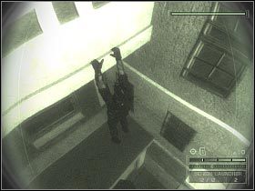 Jeśli chcesz możesz zniszczyć znajdujący się tu neon, aczkolwiek dobrze byłoby oszczędzać amunicję - National Data Trunk [2] (5) | South Korea | Splinter Cell Chaos Theory - Tom Clancys Splinter Cell: Chaos Theory - poradnik do gry