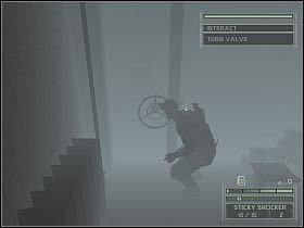 Zanim skierujesz się do sąsiedniego pomieszczenia warto byłoby zapisać stan gry - Shinjuku District Bath House (5) | Japan | Splinter Cell Chaos Theory - Tom Clancys Splinter Cell: Chaos Theory - poradnik do gry