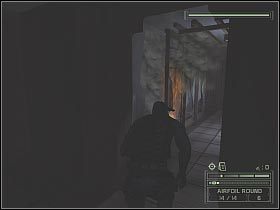 Po dotarciu do dobrze znanego skrzyżowania wybierz lewą, niezbadaną jeszcze odnogę - Shinjuku District Bath House (6) | Japan | Splinter Cell Chaos Theory - Tom Clancys Splinter Cell: Chaos Theory - poradnik do gry