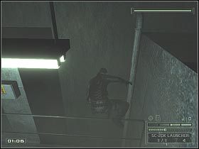 Po rozbrojeniu bomby podskocz w odpowiednim miejscu do góry tak, aby Fisher mógł ponownie przejść przez balustradę - Shinjuku District Bath House (7) | Japan | Splinter Cell Chaos Theory - Tom Clancys Splinter Cell: Chaos Theory - poradnik do gry