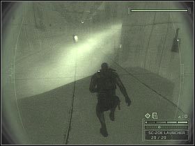 Aby nie zostać zauważonym przez kamerę najlepiej byłoby poruszać się przy prawej ścianie - Japanese Defence Ministry (1) | Japan | Splinter Cell Chaos Theory - Tom Clancys Splinter Cell: Chaos Theory - poradnik do gry