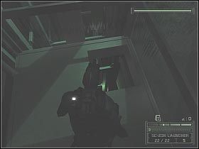 NIE ZESKAKUJ jeszcze na dół, musisz się bowiem przesunąć tak, aby Fisher znalazł się w pozycji zbliżonej do tej, którą ukazałem na pierwszym screenie - Japanese Defence Ministry (5) | Japan | Splinter Cell Chaos Theory - Tom Clancys Splinter Cell: Chaos Theory - poradnik do gry