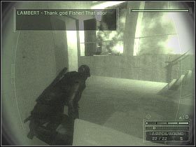 Na planszy pojawi się kolejnych dwóch żołnierzy, pod którymi będziesz mógł jednak przejść, korzystając z ukazanego na pierwszym screenie tunelu - Japanese Defence Ministry (6) | Japan | Splinter Cell Chaos Theory - Tom Clancys Splinter Cell: Chaos Theory - poradnik do gry