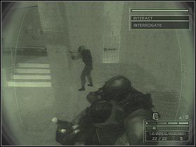 Spotkasz tu admirała Otomo (jest za pancerną szybą), z którym urządzisz sobie dość przydługawą pogawędkę - Japanese Defence Ministry (6) | Japan | Splinter Cell Chaos Theory - Tom Clancys Splinter Cell: Chaos Theory - poradnik do gry