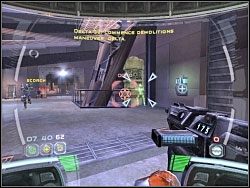 Po zrobieniu wstępnych porządków wewnątrz zniszcz widoczne na obrazku urządzenie - To Own The Skies - Kampania I - Star Wars: Republic Commando - poradnik do gry