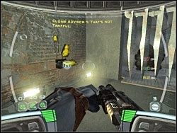 Operując żółtą konsolą wypuścisz z celi drugiego z Wookiech - From The Shadows - Kampania III - Star Wars: Republic Commando - poradnik do gry