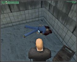 Na górze napotkamy strażnika - Trening - Hitman: Codename 47 - poradnik do gry